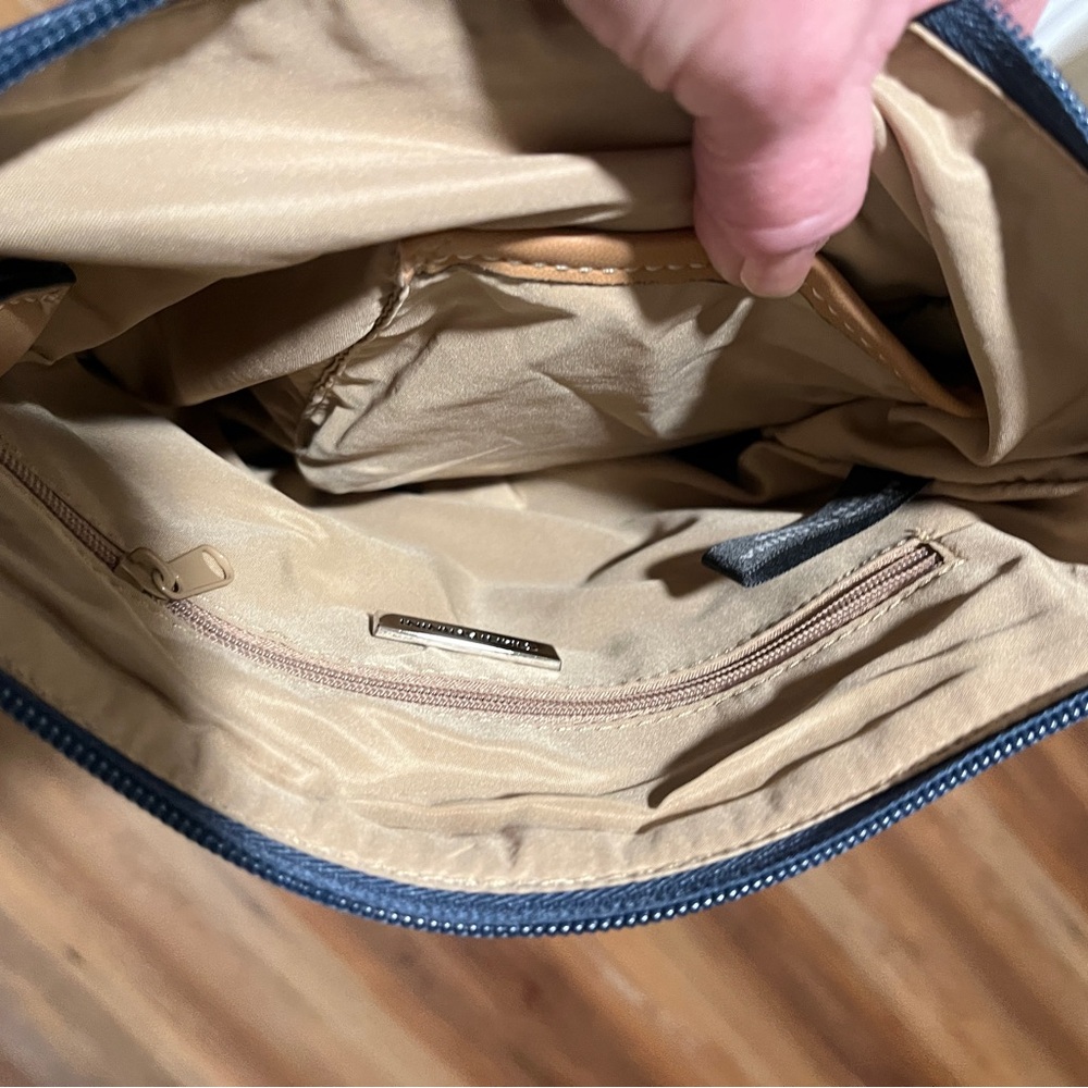 Giani Bernini Navy &Tan Crossbody Bag, EUC, man made material, clean, 9 x 8.5” - Picture 9 of 15